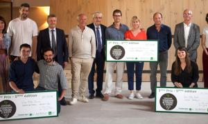 Les Lauréats de la 5ème édition du Concours Vignerons & Terroirs d'Avenir entourés par les membres du Jury - Photo © Mae Galvez