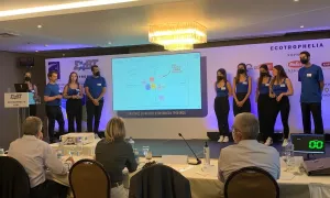 Exposé de l'équipe Pangea devant le jury Ecotrophelia à Athènes