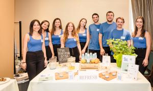 Stand de présentation et de dégustation du produit auprès de professionnels de l'alimentation en Grèce et des équipes grecques participantes