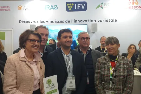 Inauguration du stand des partenaires au SITEVI avec la ministre de l'agriculture et la directrice de l'école