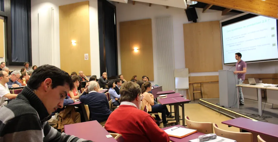 JIPAD 2016 - Production de fraises en container ? Le public s’interroge…