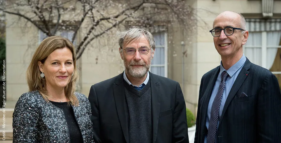 De gauche à droite : Anne-Lucie Wack — directrice générale de Montpellier SupAgro, Gilles Trystram — directeur général d’AgroParisTech et Grégoire Thomas — directeur général d’Agrocampus Ouest