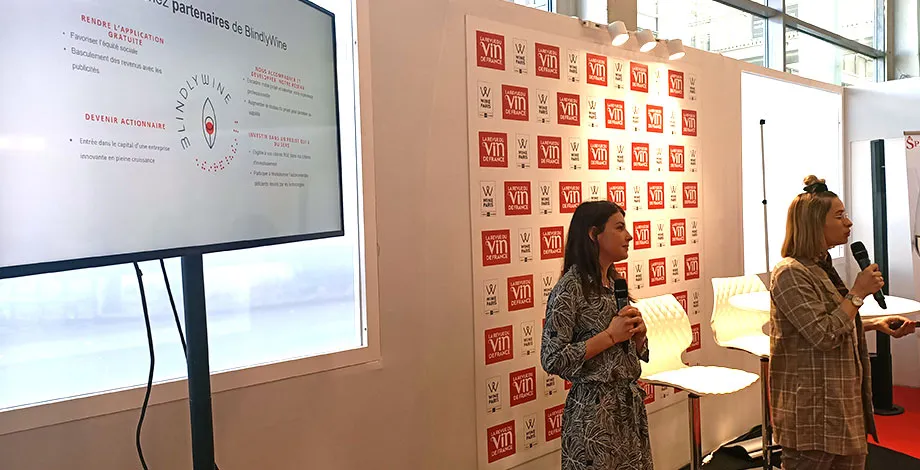 Clarisse et Cécilia présentent la stratégie marketing innovante de leur application