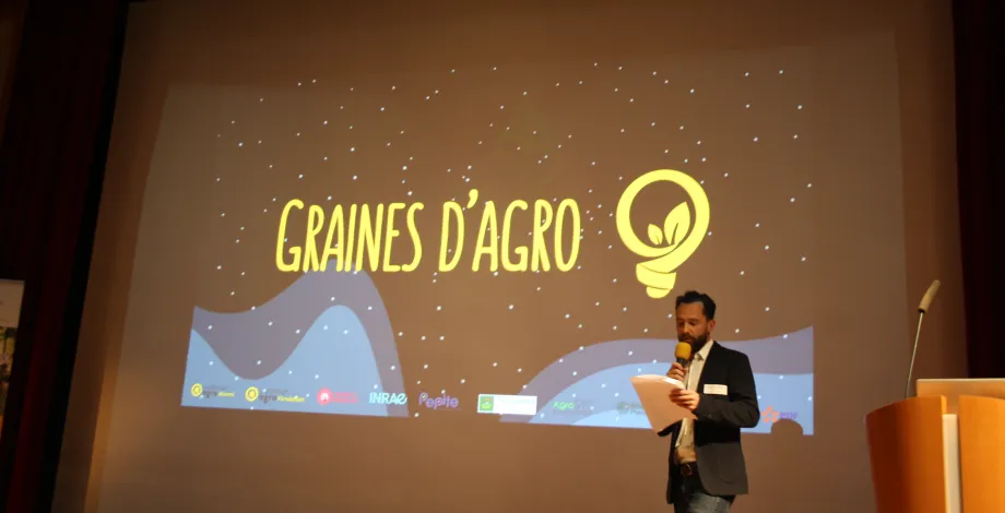 Raphaël Girardin, responsable entreprenariat en maître de cérémonie 
