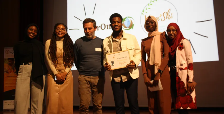 Remise du prix Singular Planet à Vega Shi