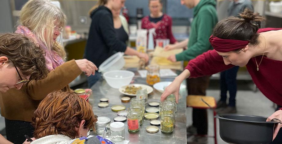 MiamLab – Des ateliers culinaires et expérimentaux thématiques réunissant étudiant·es, personnels...