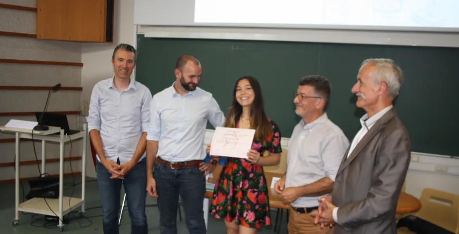 Remise de prix à Manon Longvixay