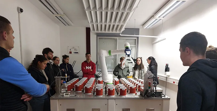 Découverte du robot Vinimag spécialiste dans la microfermentation groupée à l'UE Puech Rouge