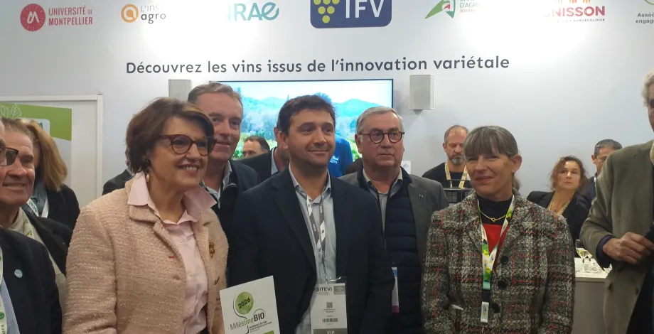 Inauguration du stand des partenaires au SITEVI avec la ministre de l'agriculture et la directrice de l'école